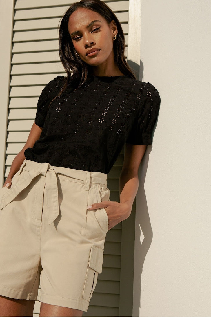 Belted Cargo Shorts Cream